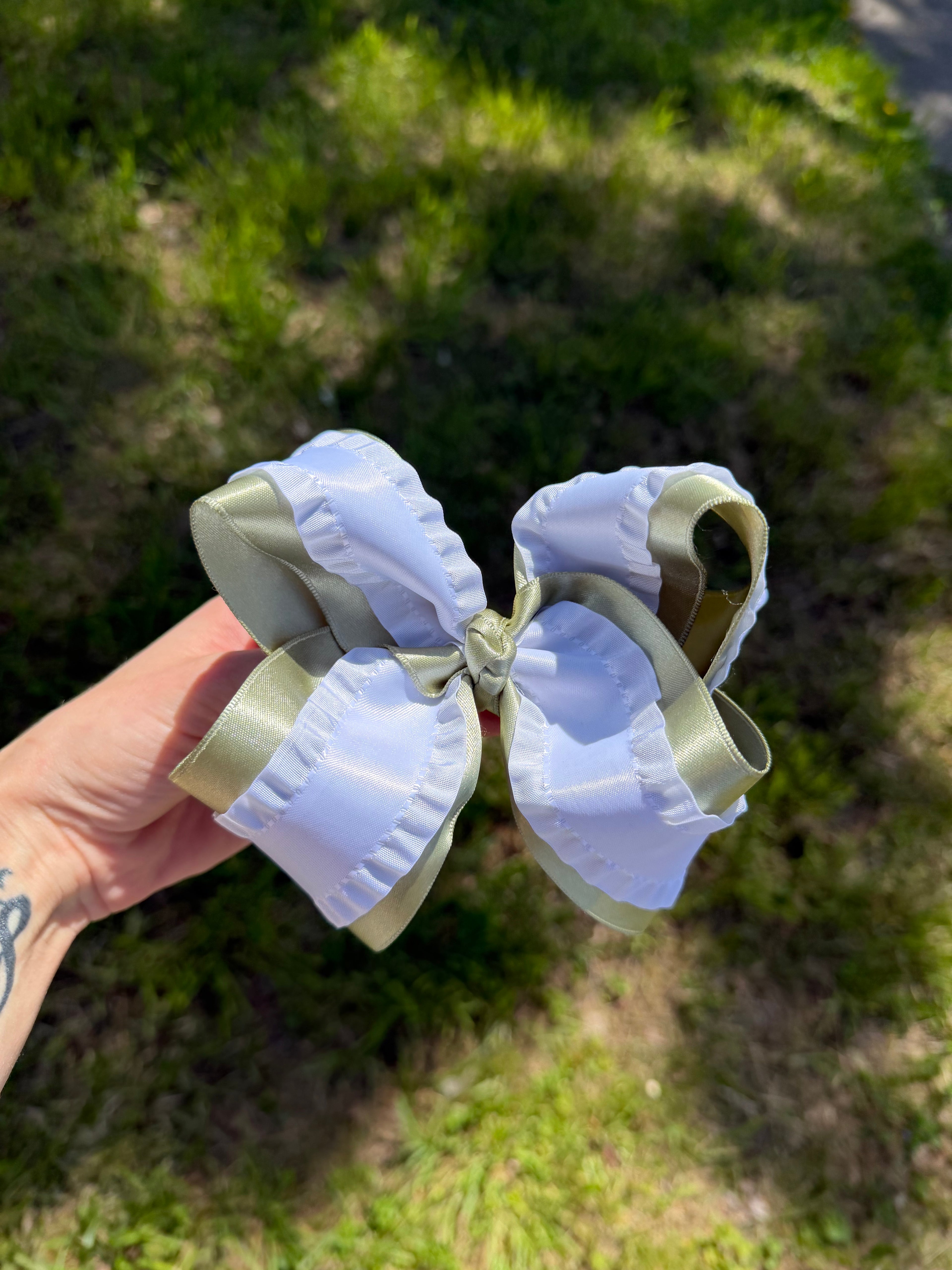 Willow Sage Ruffle Bow 🎀